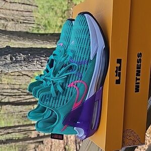 LeBron Witness VI size 10 women's